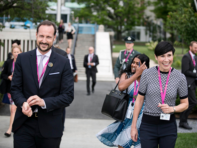 Crown Prince Haakon and the Minister of Foreign Affairs held a press conference in the UN Rose Garden. Photo: Pontus Hook / NTB scanpix